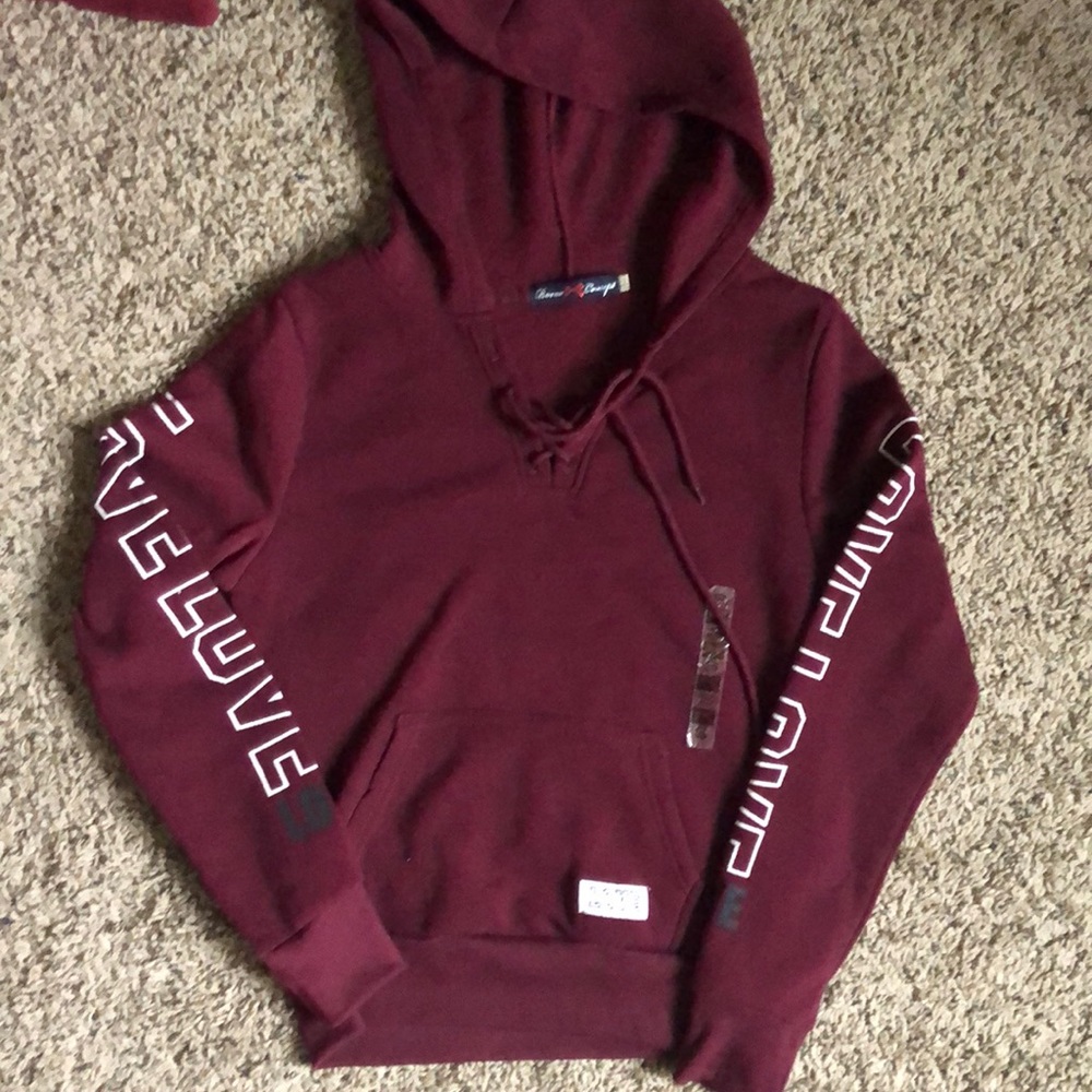 Pull over Burgundy sweatshirt